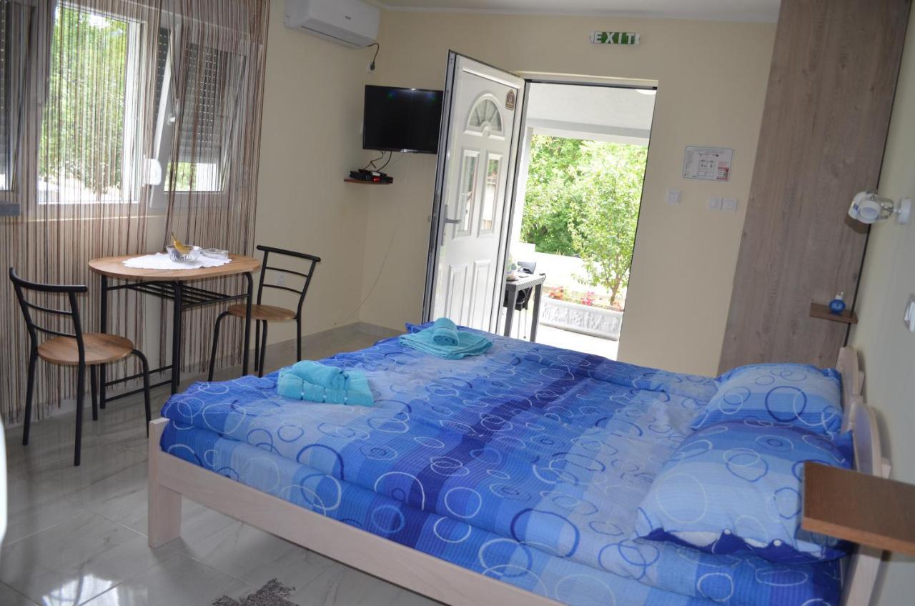 Apartment Ana *